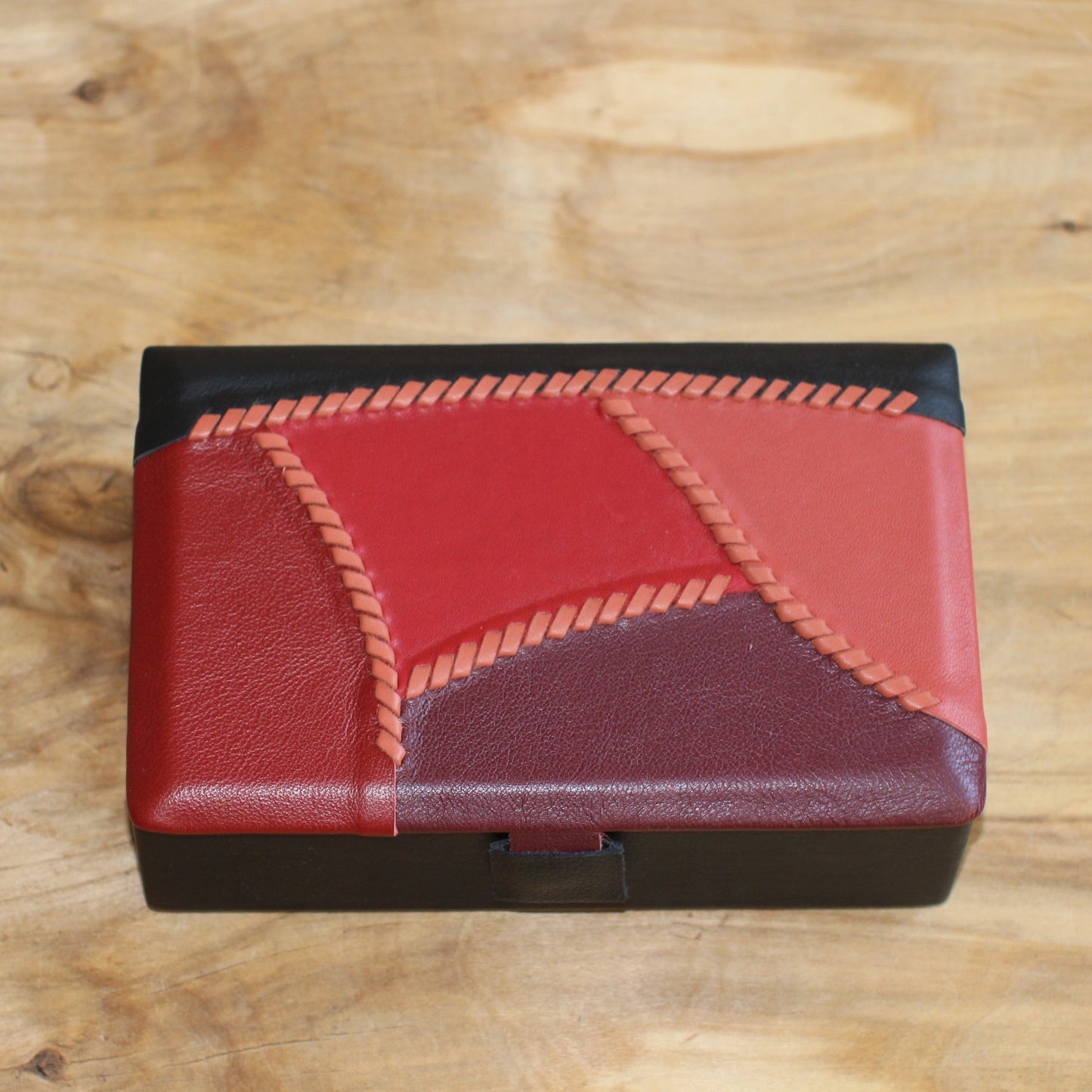 Dabīgās ādas kārba (RARA 236)