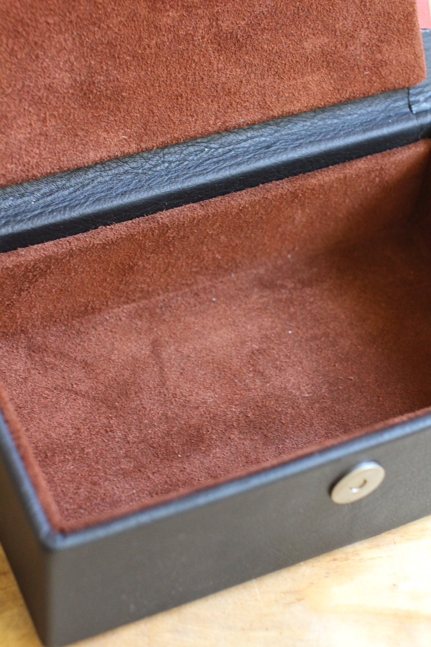 Dabīgās ādas kārba (RARA 236)