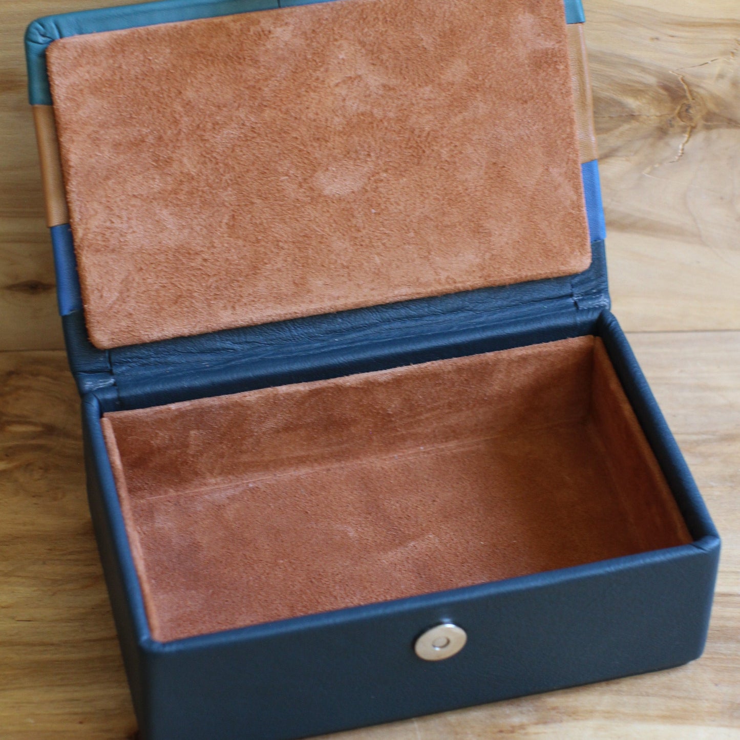 Dabīgās ādas kārba (RARA 235)