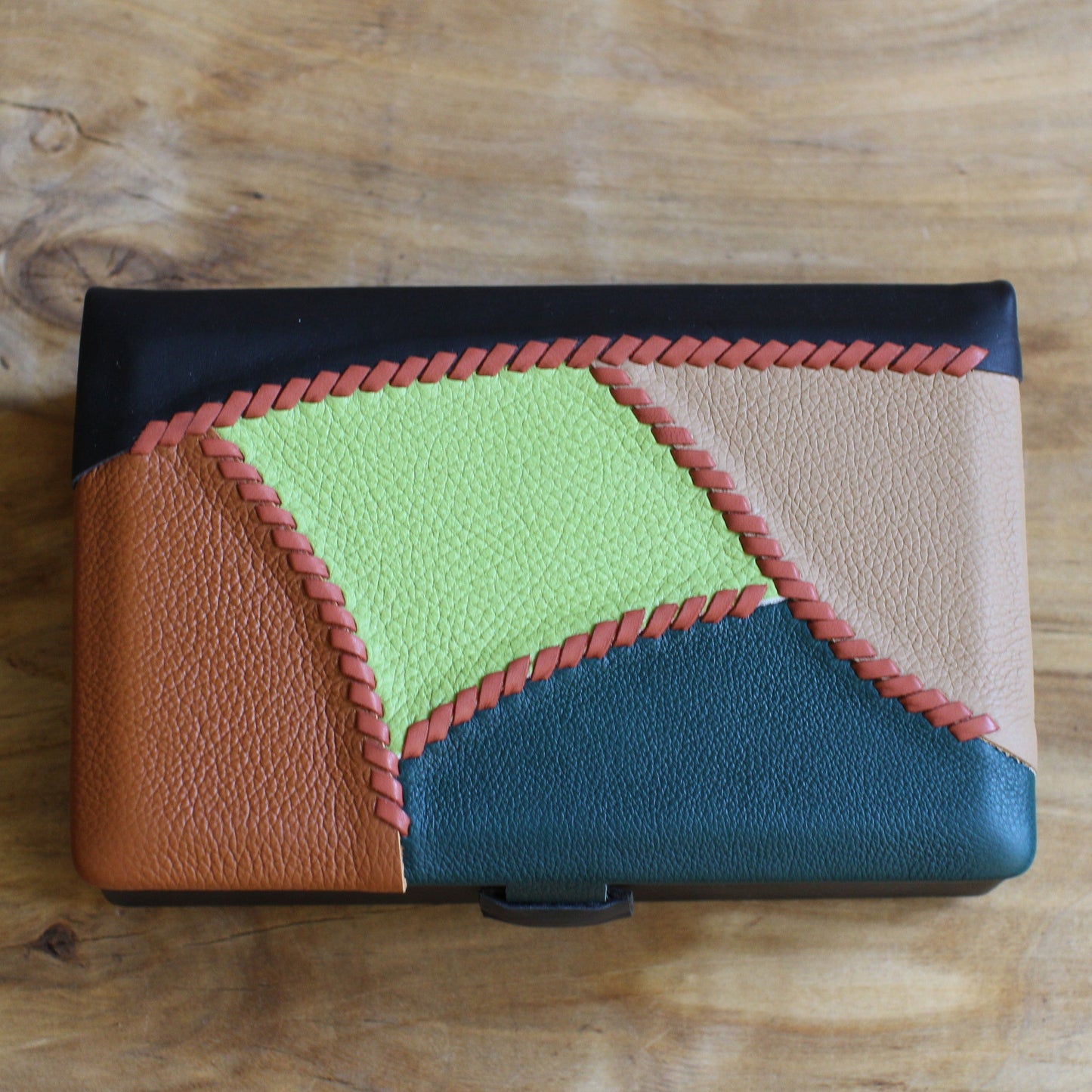 Dabīgās ādas kārba (RARA 242)