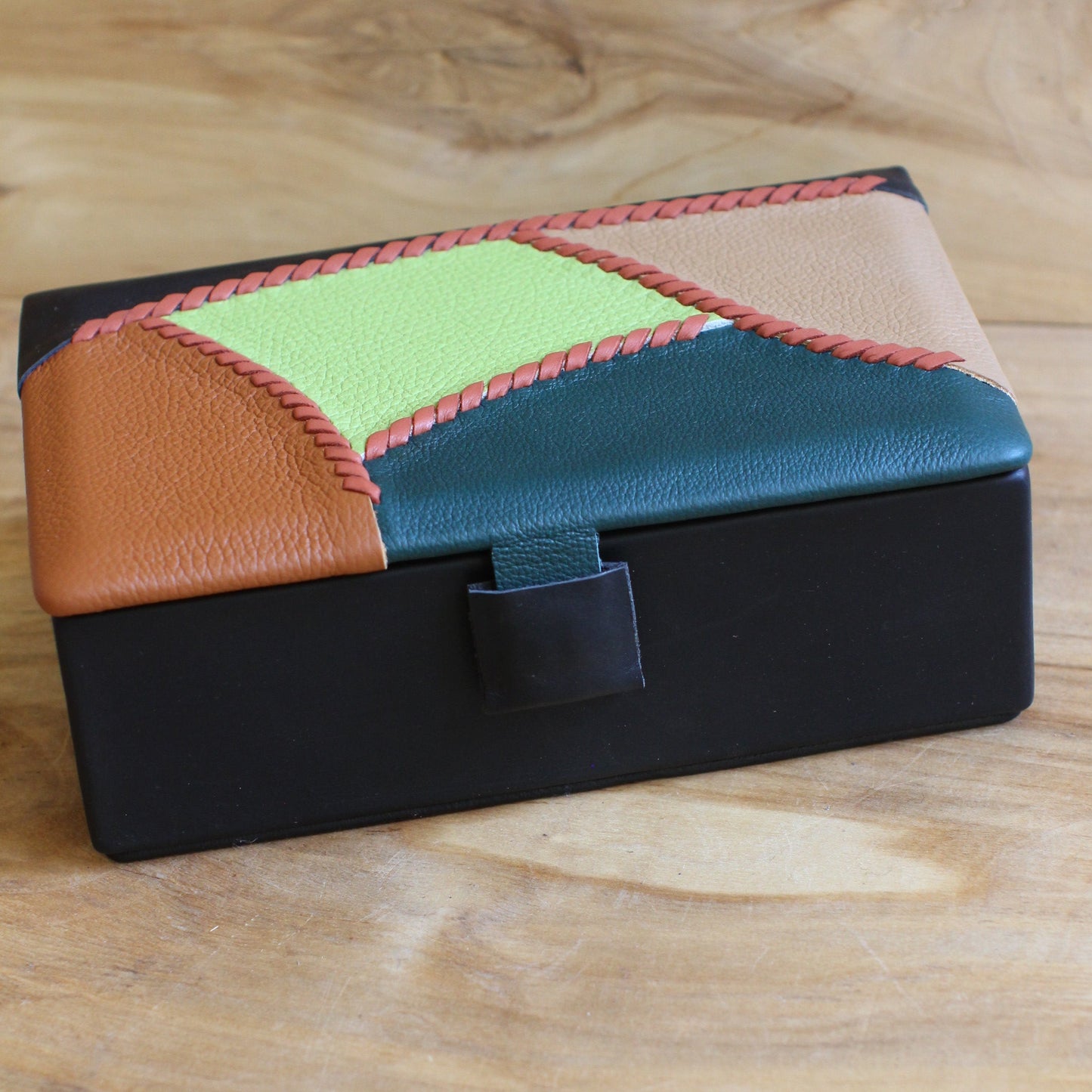 Dabīgās ādas kārba (RARA 242)