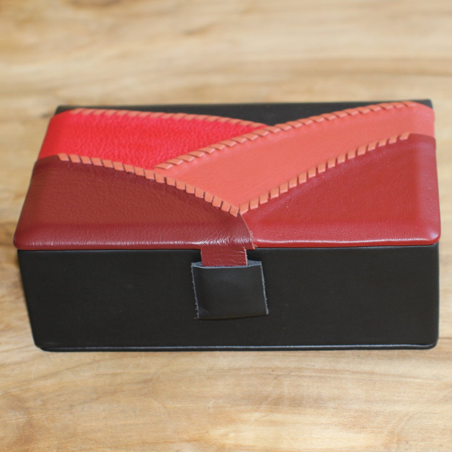 Dabīgās ādas kārba (RARA 244)