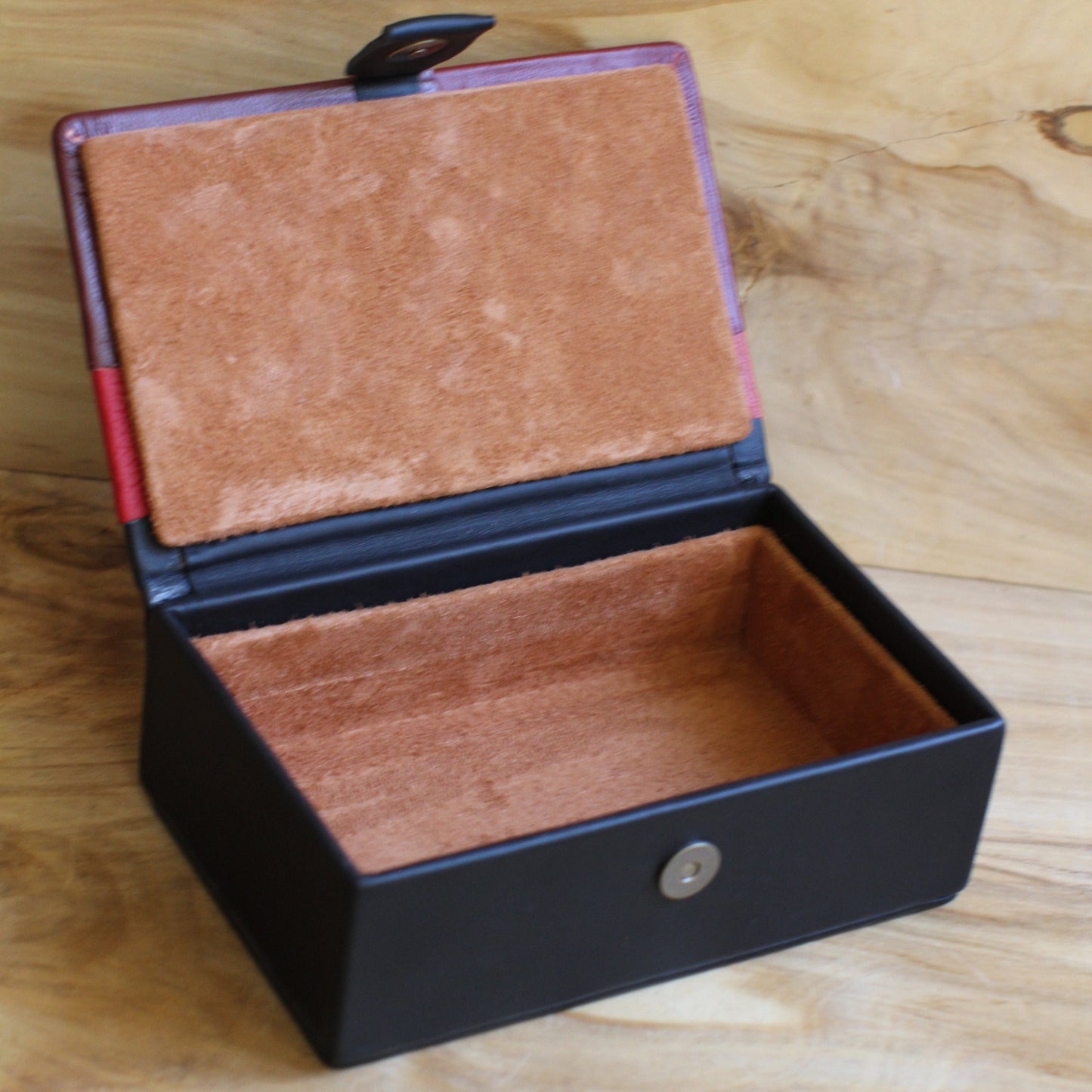 Dabīgās ādas kārba (RARA 244)