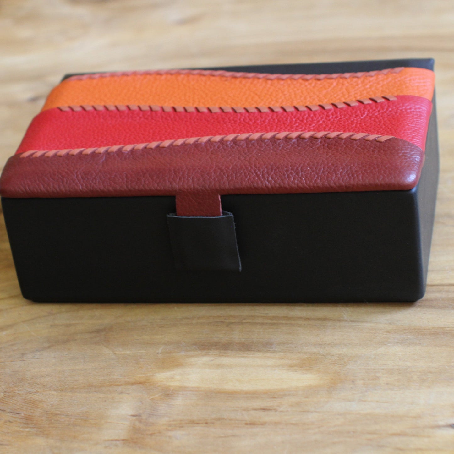 Dabīgās ādas kārba (RARA 243)