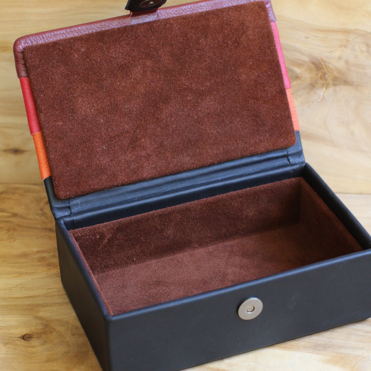 Dabīgās ādas kārba (RARA 243)