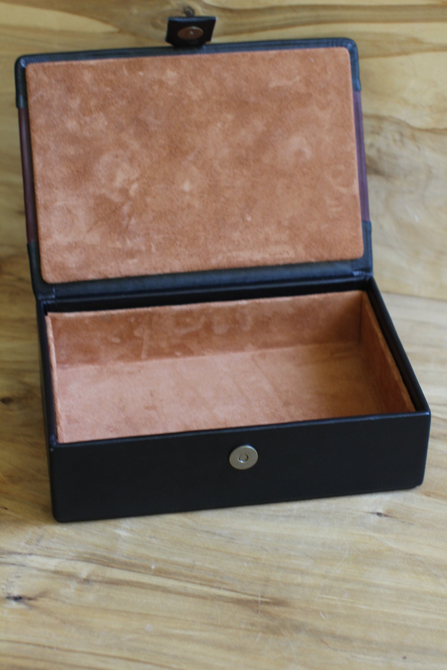 Dabīgās ādas kārba (RARA 245)