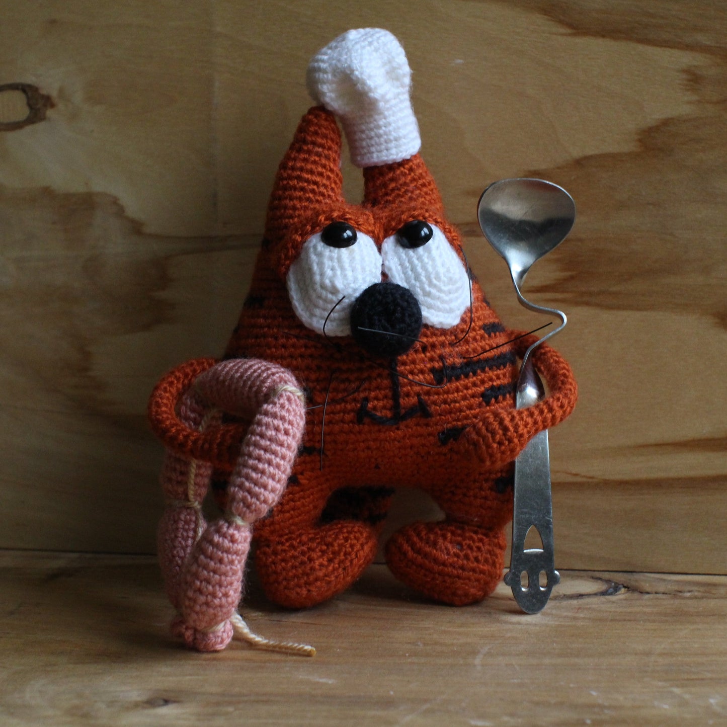 Tamborēta rotaļlieta bērniem/pieaugušajiem  Runcis Gastons  (INBA 15)