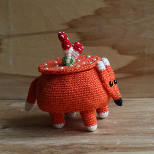 Tamborēta rotaļlieta bērniem/pieaugušajiem  Lapsa Kūmiņš (INBA 17)