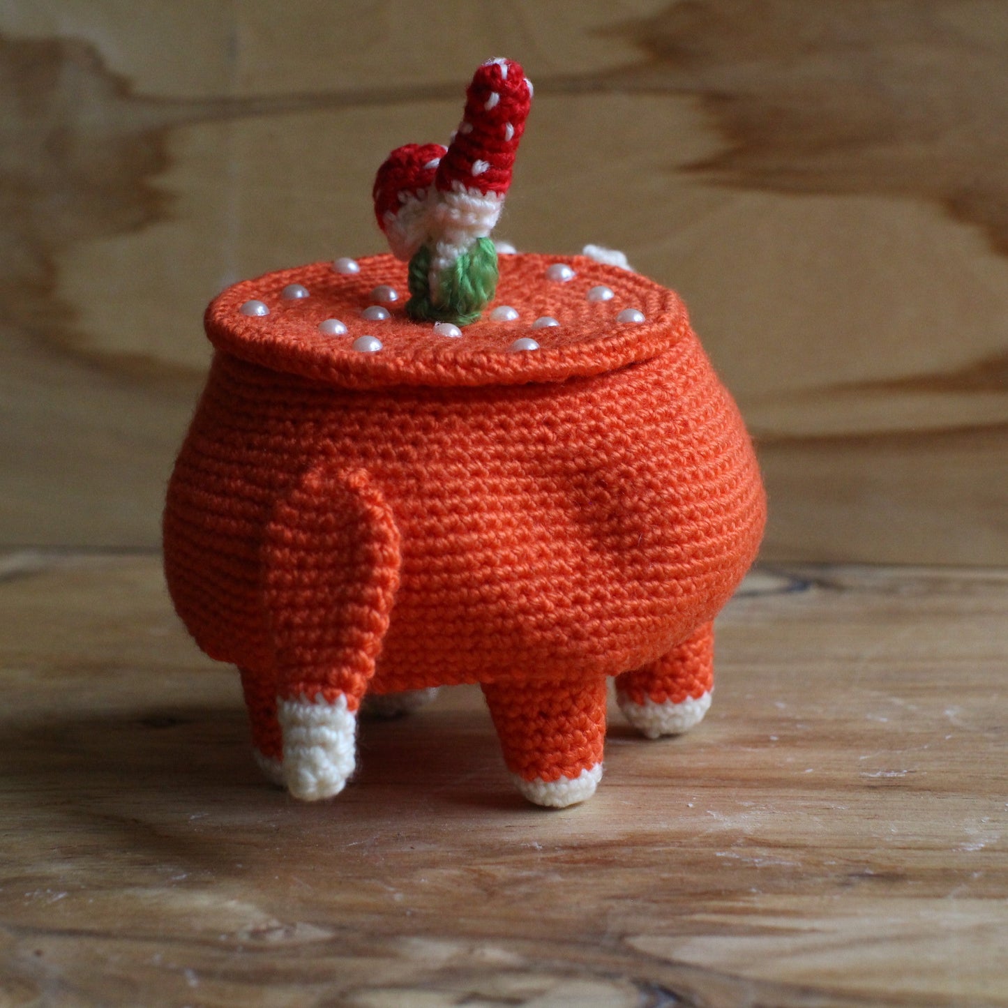 Tamborēta rotaļlieta bērniem/pieaugušajiem  Lapsa Kūmiņš (INBA 17)