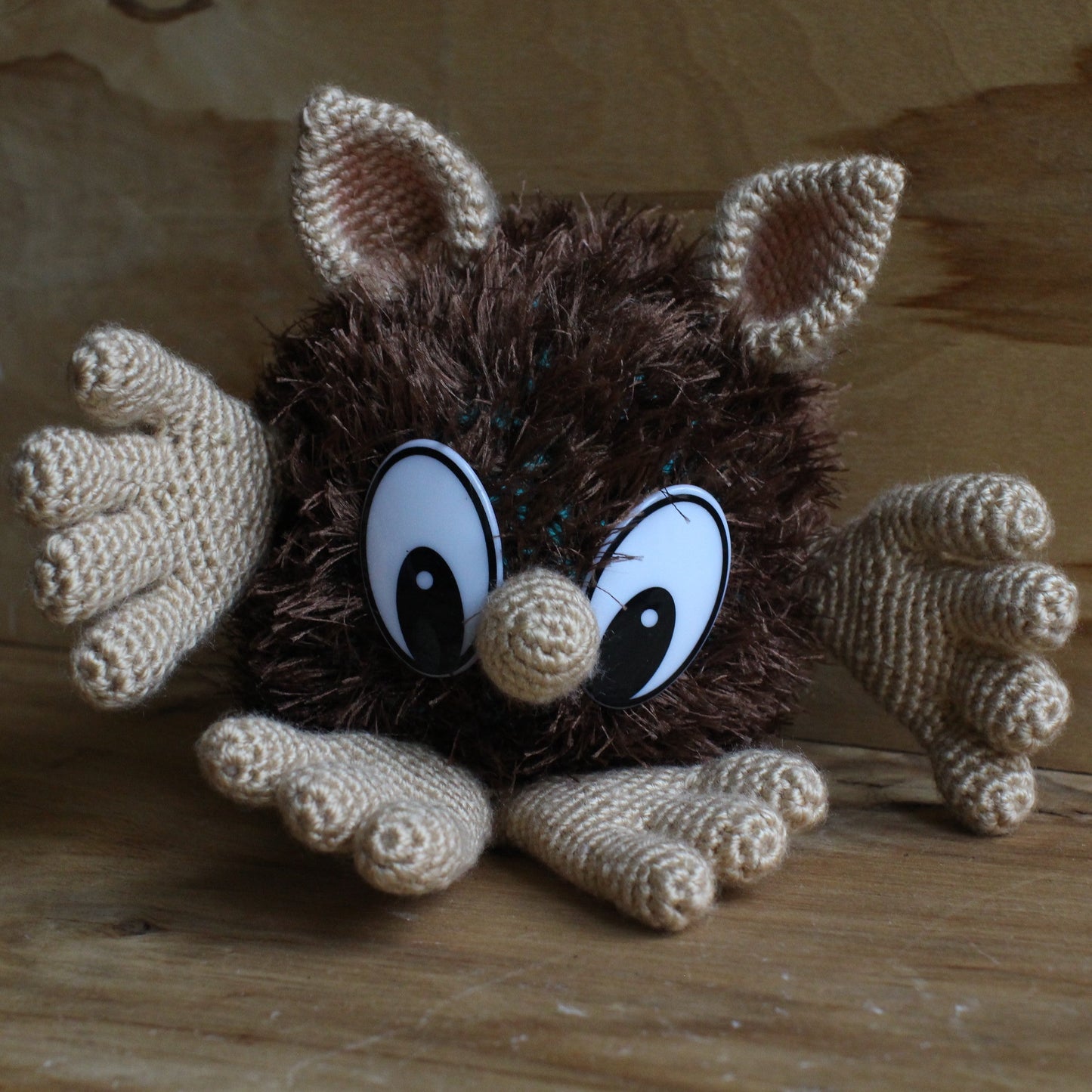 Tamborēta rotaļlieta bērniem/pieaugušajiem  Mājas gariņš Čāpiņš (INBA 16)