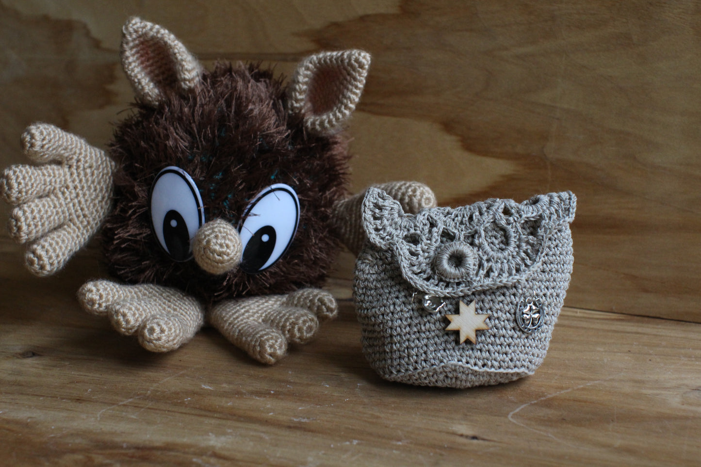 Tamborēta rotaļlieta bērniem/pieaugušajiem  Mājas gariņš Čāpiņš (INBA 16)