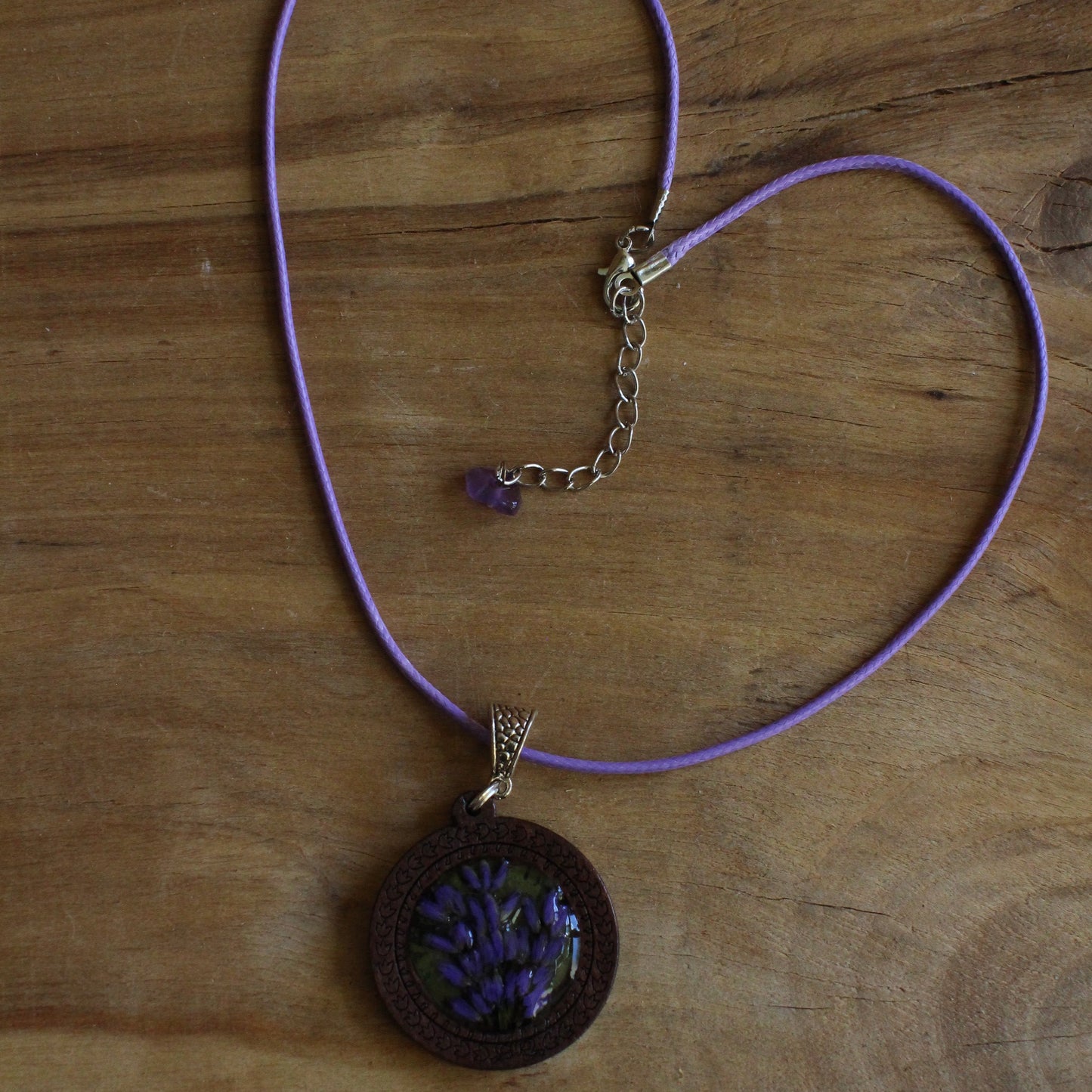 Kaklarota ar lavandas ziediņiem  (INBA 25)