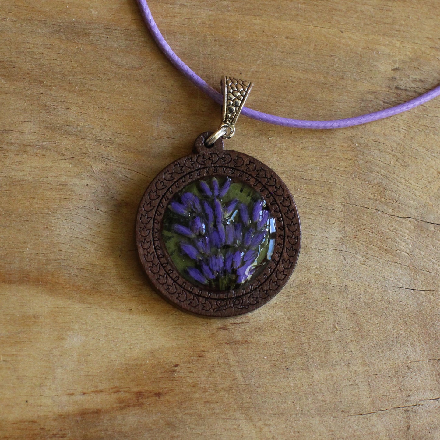 Kaklarota ar lavandas ziediņiem  (INBA 25)