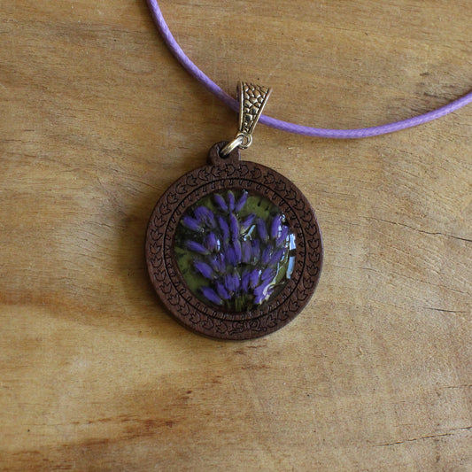 Kaklarota ar lavandas ziediņiem  (INBA 25)