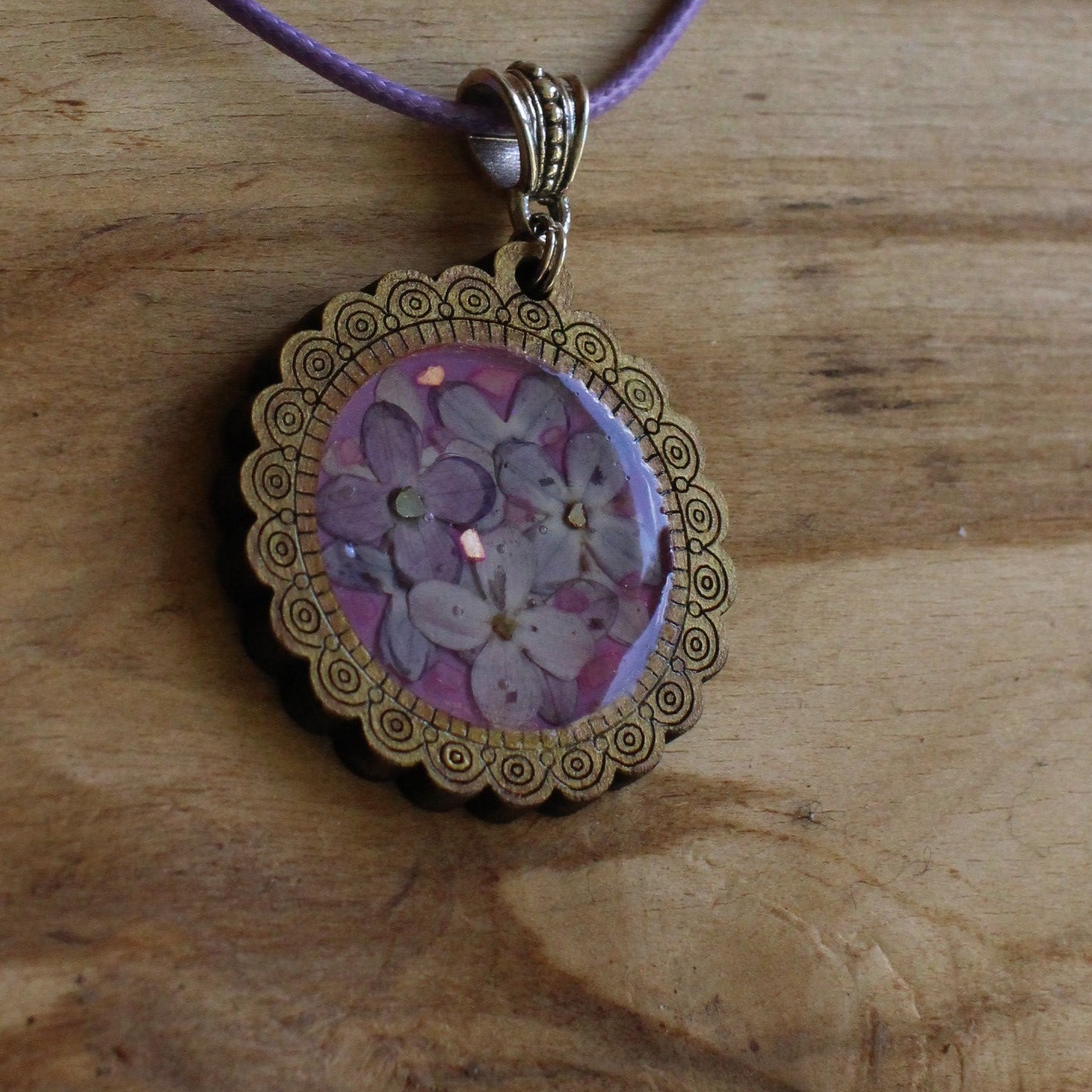 Kaklarota ar ceriņu ziediņiem (INBA 29)