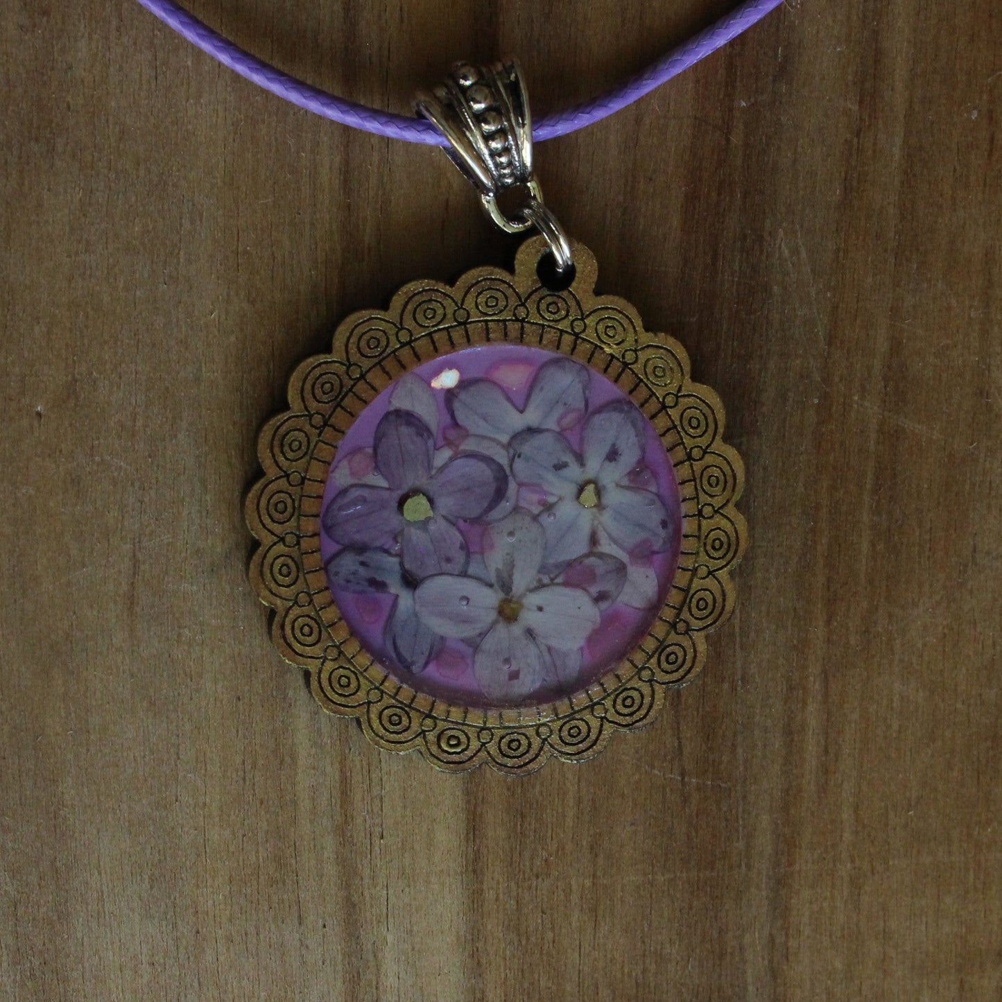 Kaklarota ar ceriņu ziediņiem (INBA 29)