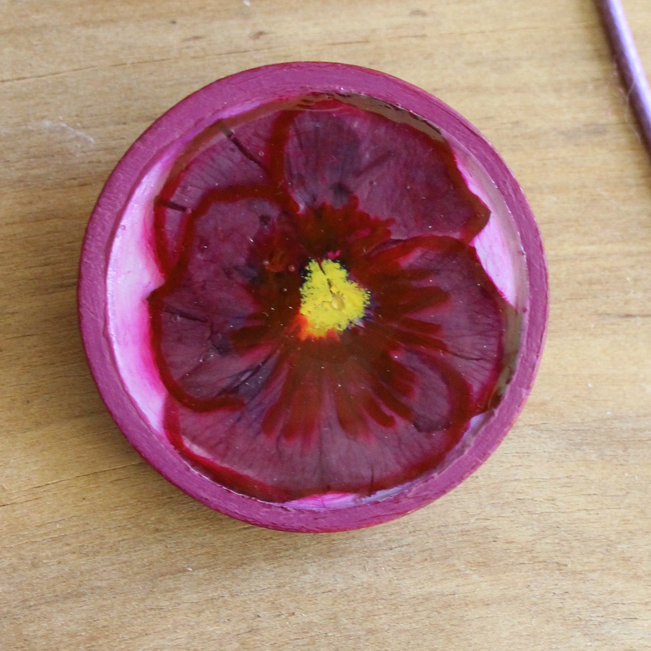 Broša ar atraitnītes ziedu (INBA 31)