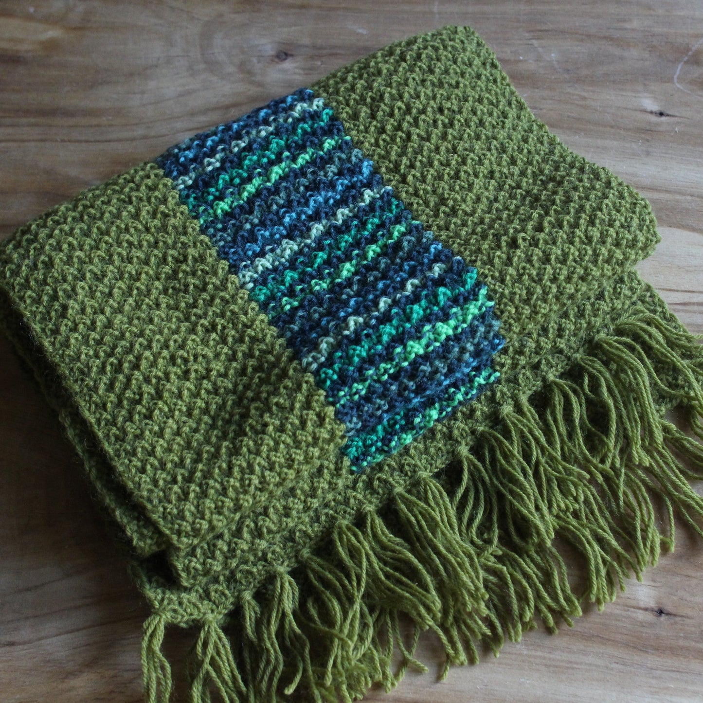 Rokām adīta šalle "Zaļā čūska" (RECE 64)