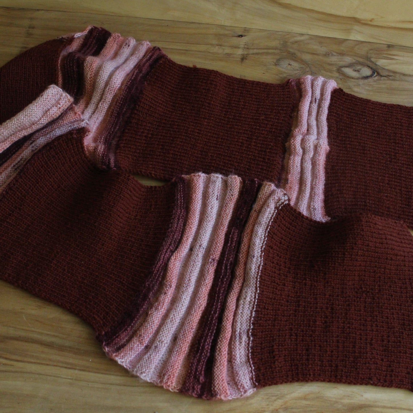 Rokām adīta brūna mohēras šalle (RECE 65)