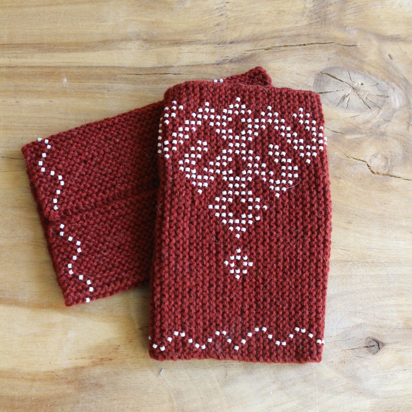 Adīti mauči jeb pulsa sildītāji karmīnsarkanā krāsā  (ZAMI 46)