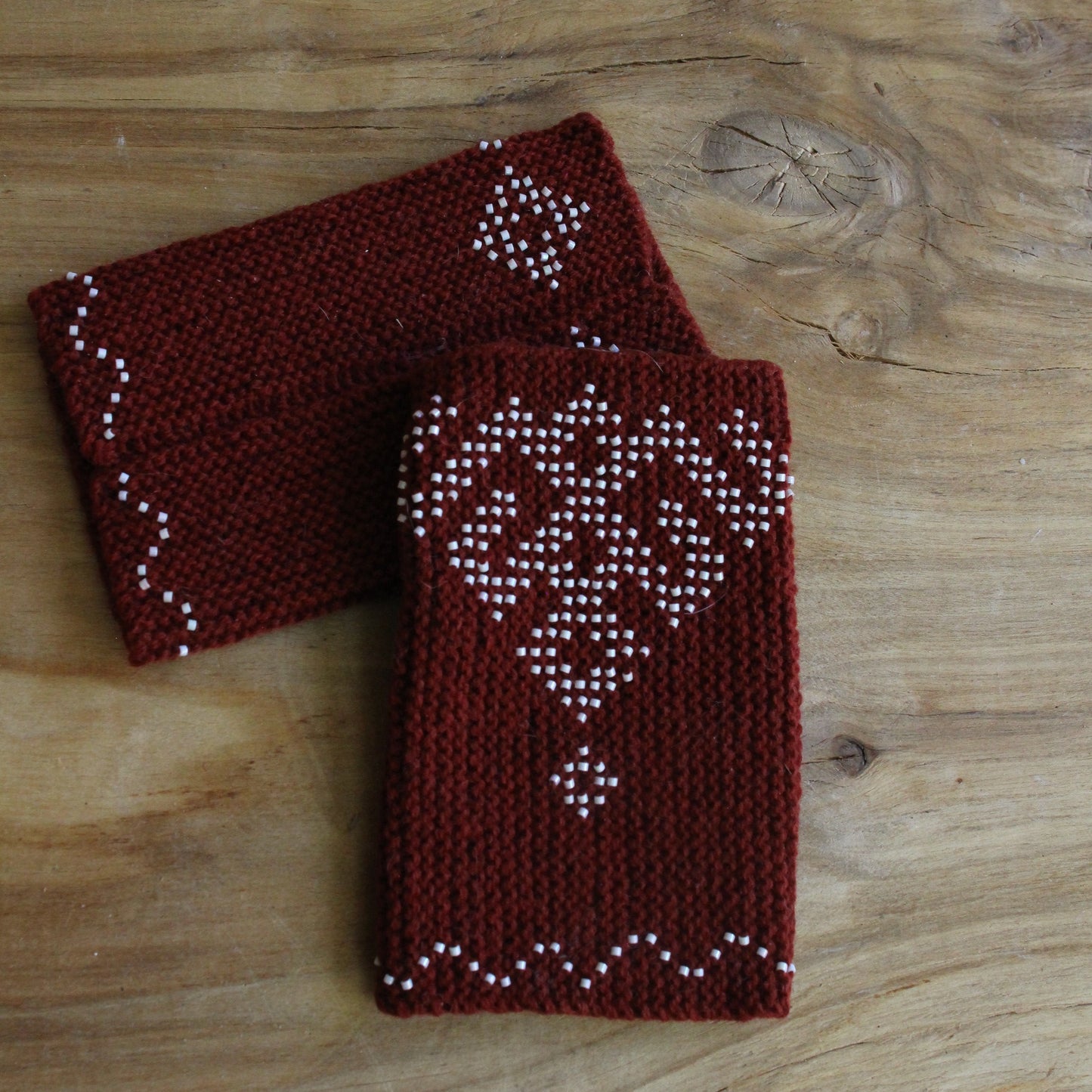 Adīti mauči jeb pulsa sildītāji karmīnsarkanā krāsā  (ZAMI 46)