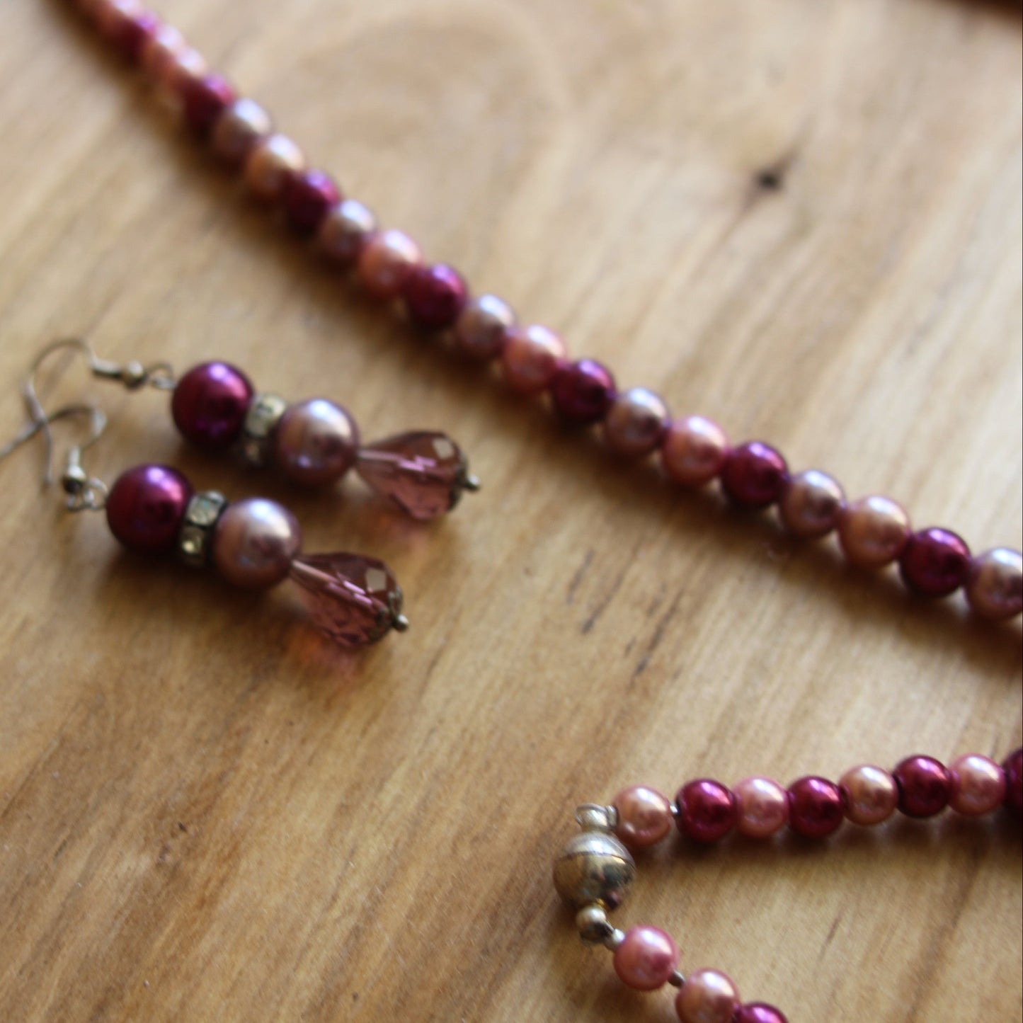 Pērļotu rotu komplekts rozā un lillā krāsā (ZAMI 57)