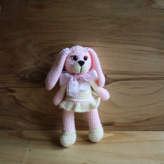 Tamborēta gaiši rozā suņu meitenīte (AIPU 101)