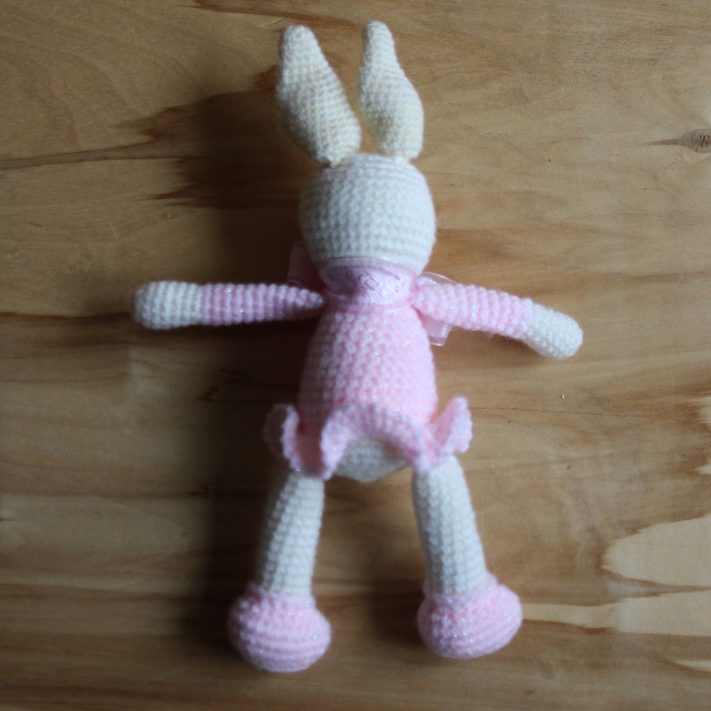 Tamborēta gaiši brūna zaķenīte (AIPU 102)