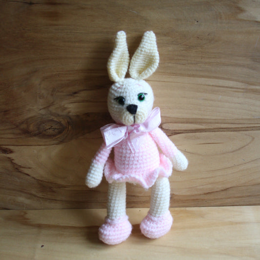 Tamborēta gaiši brūna zaķenīte (AIPU 102)