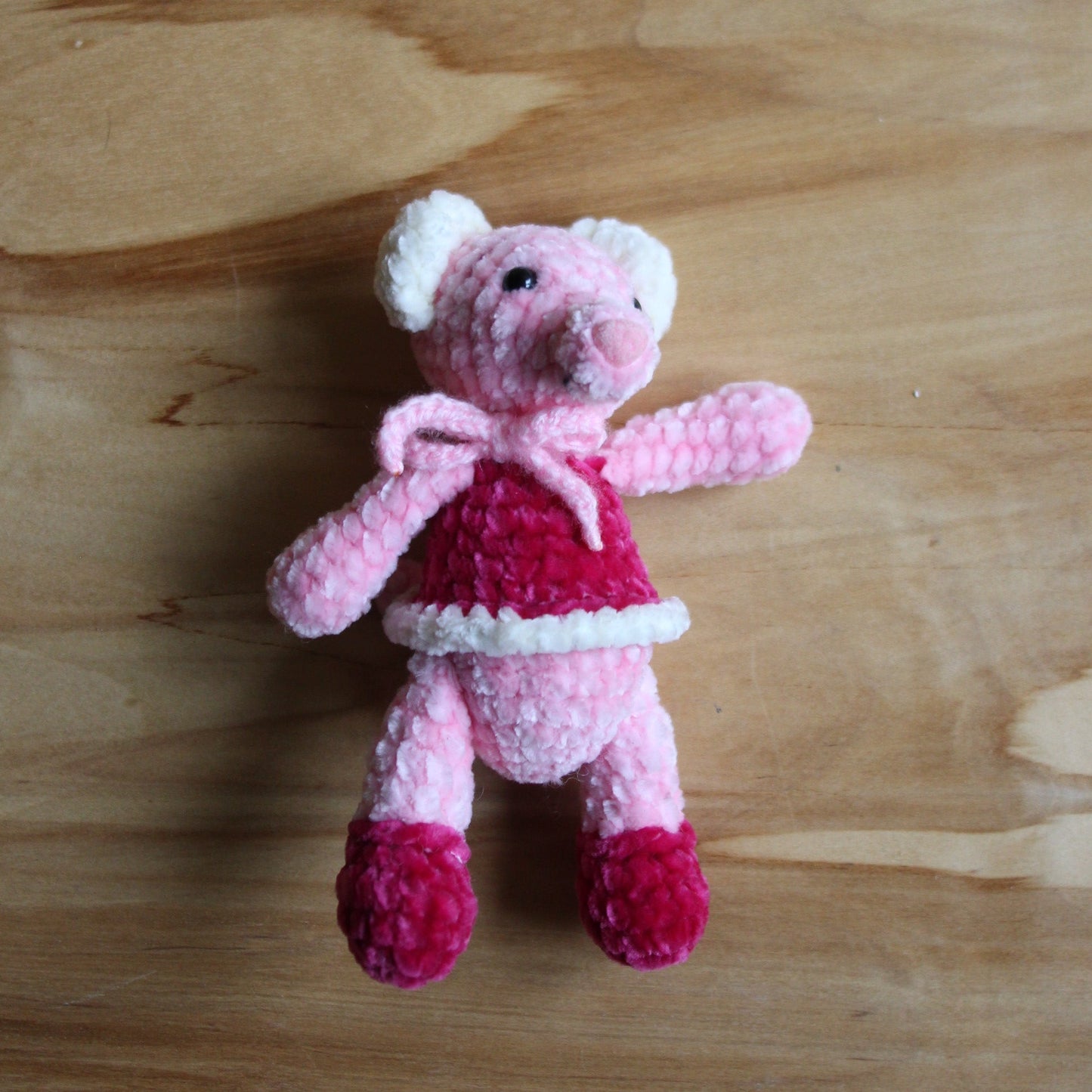 Tamborēta rozā  pelīte (AIPU 105)