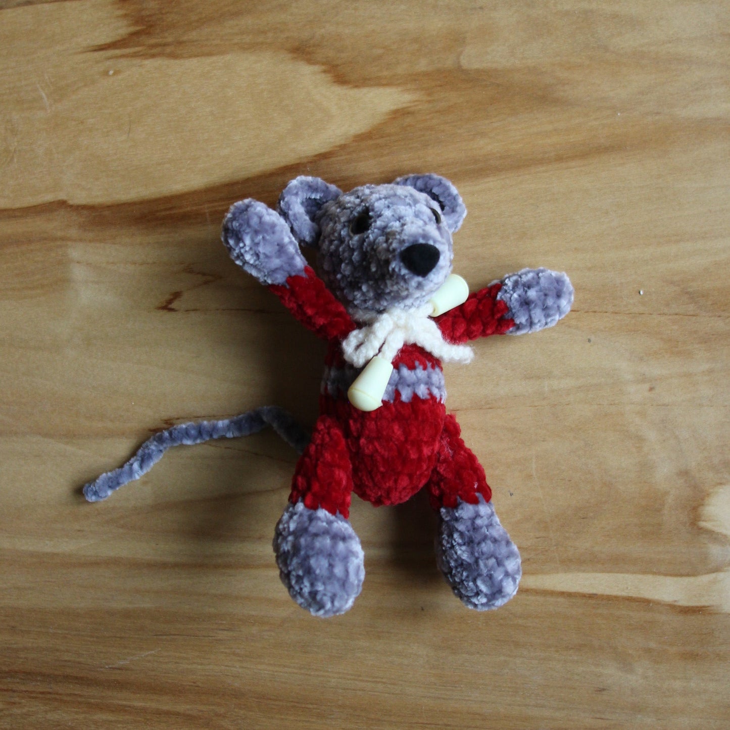 Tamborēta pelēka  pelīte (AIPU 103)