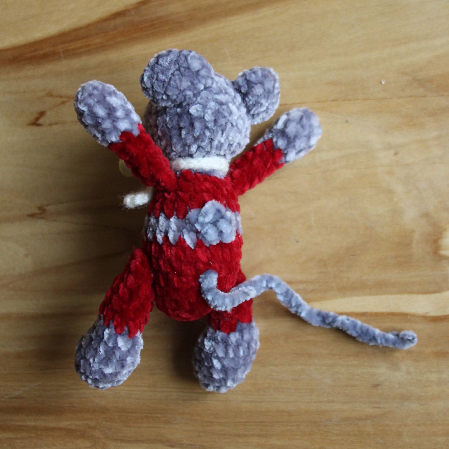 Tamborēta pelēka  pelīte (AIPU 103)