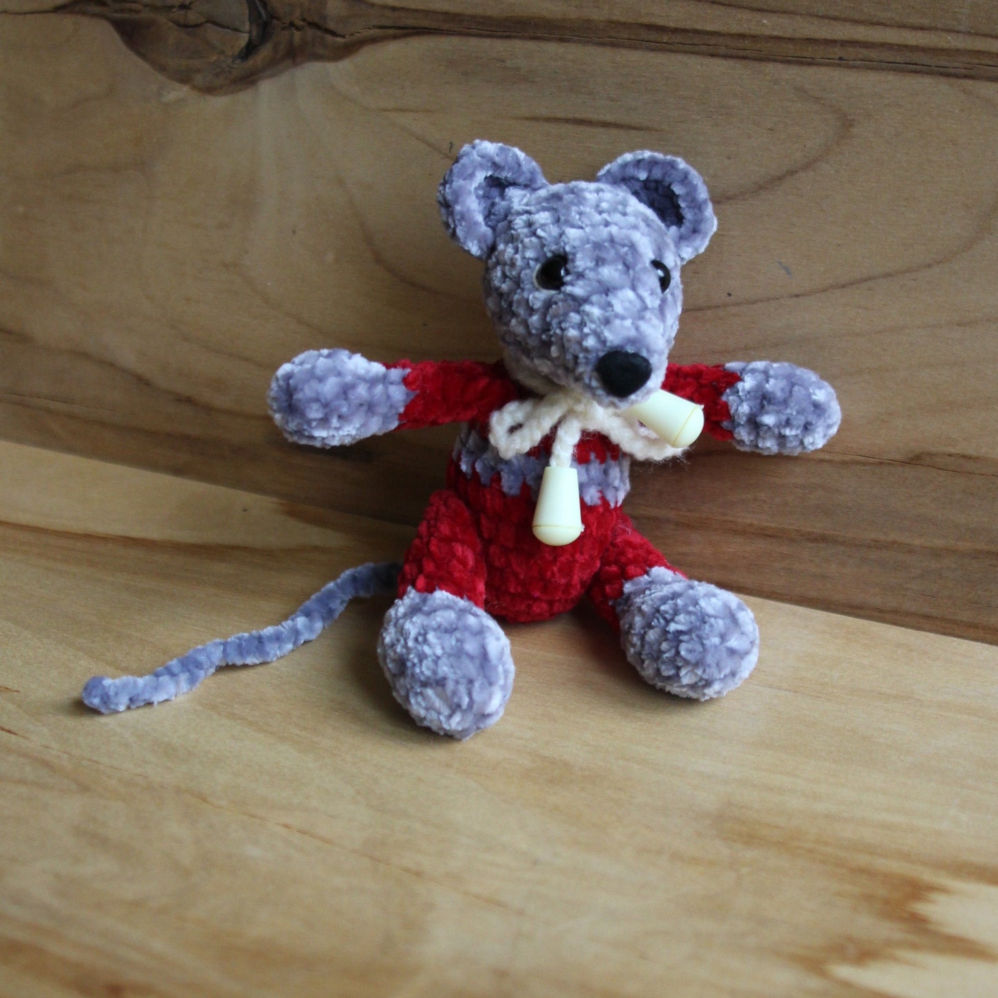 Tamborēta pelēka  pelīte (AIPU 103)