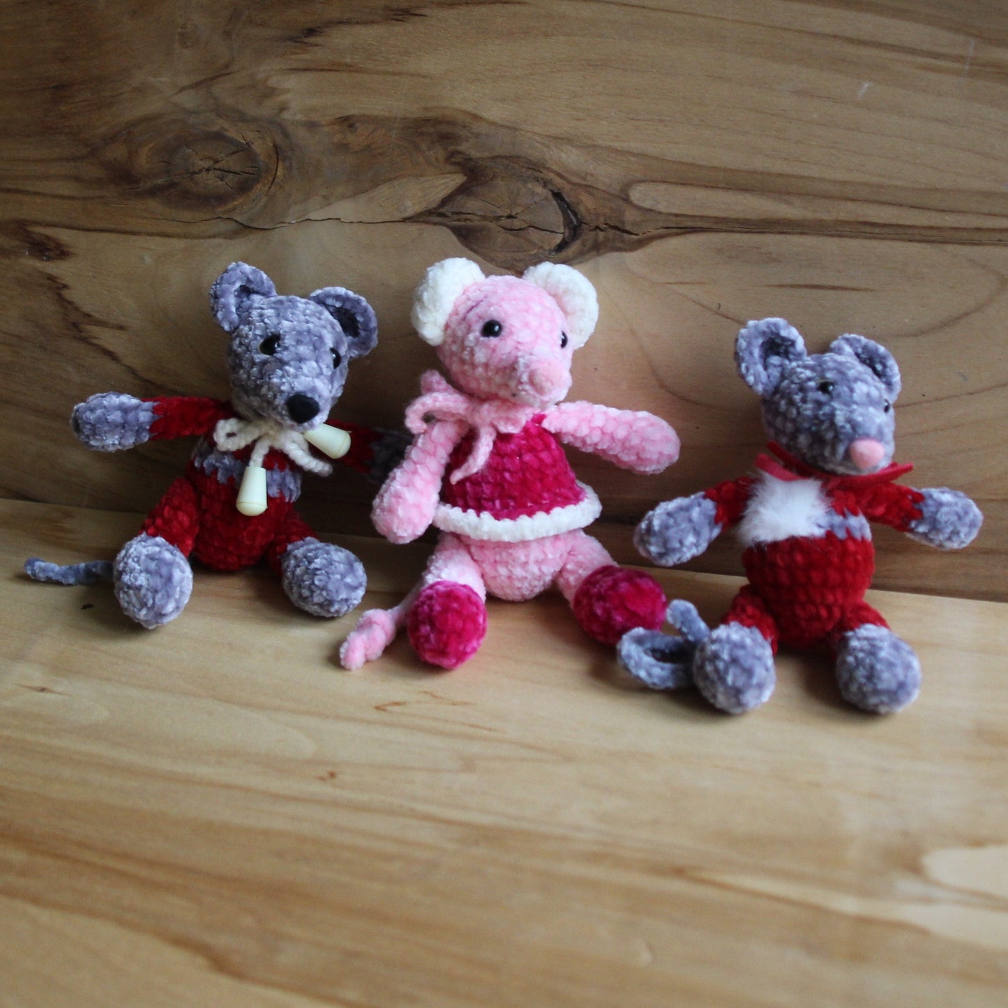 Tamborēta pelēka  pelīte (AIPU 104)