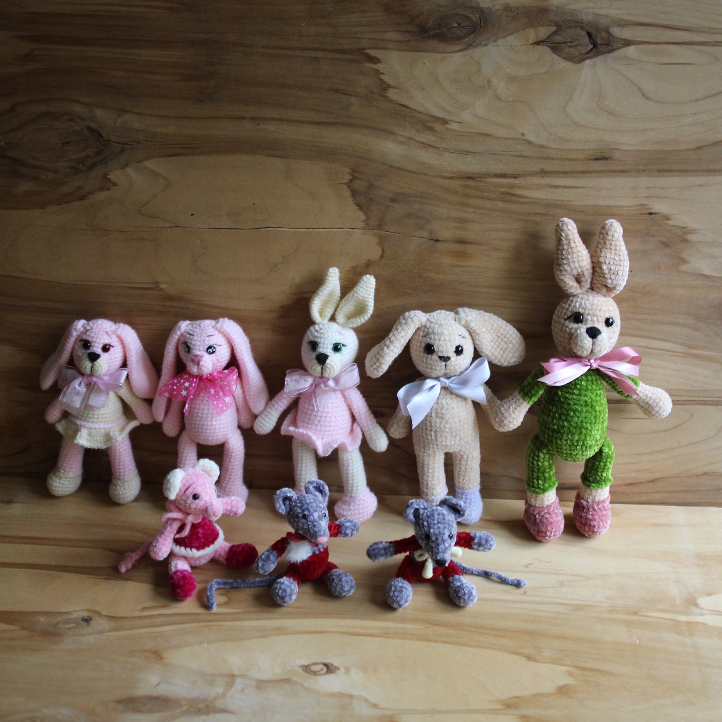 Tamborēts  gaišbrūns zaķis zaļā tērpā  (AIPU 98)