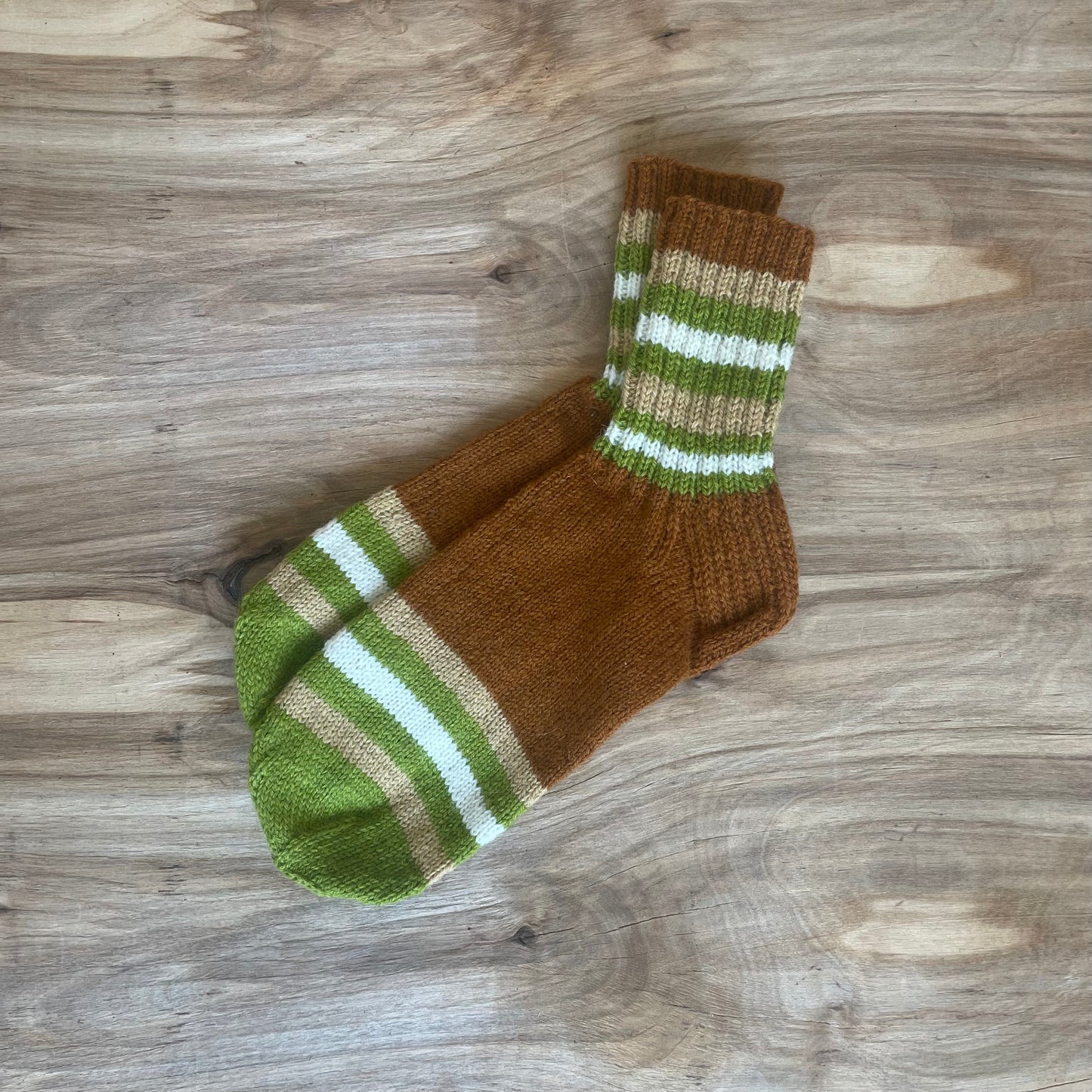 Brown woolen socks size 41-43. (ASZE 69)