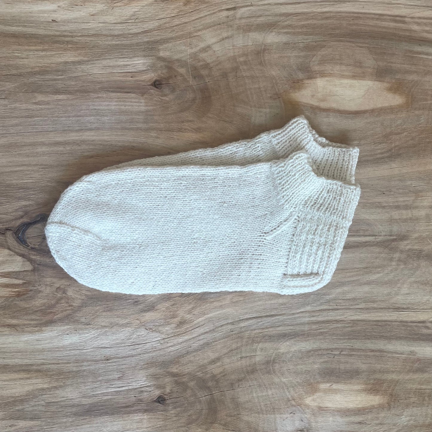 White short woolen socks size 40.-42. (ASZE 80)