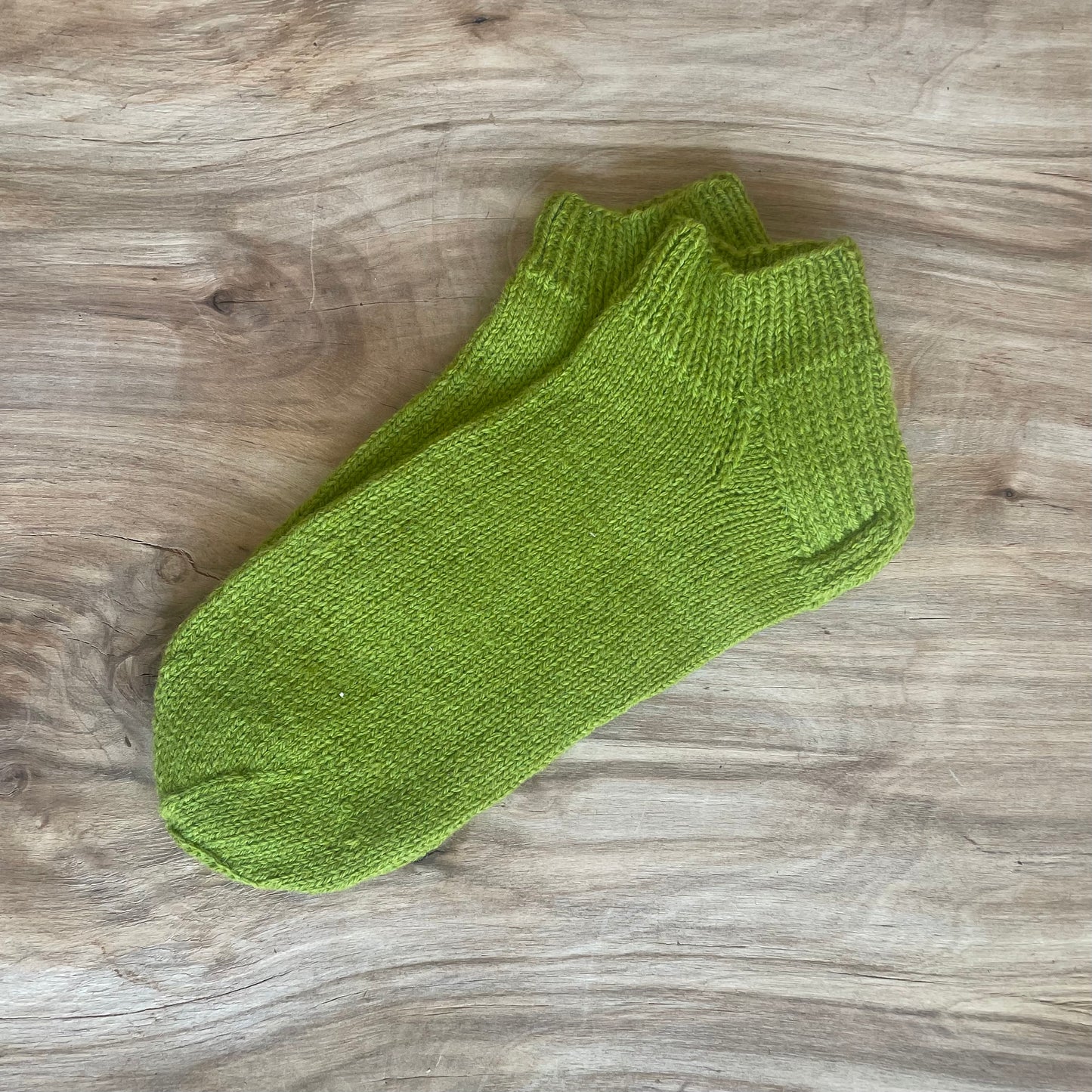 Salad green short woolen socks size 41.-43. (ASZE 83)