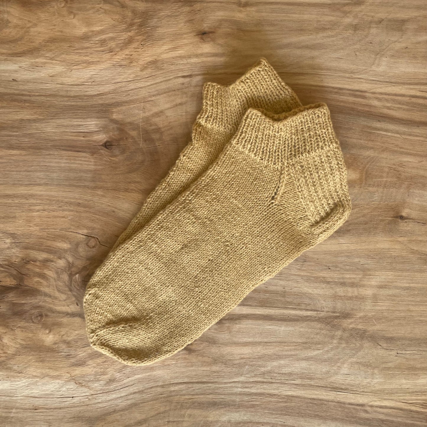 Light brown short woolen socks size 43.-45. (ASZE 87)