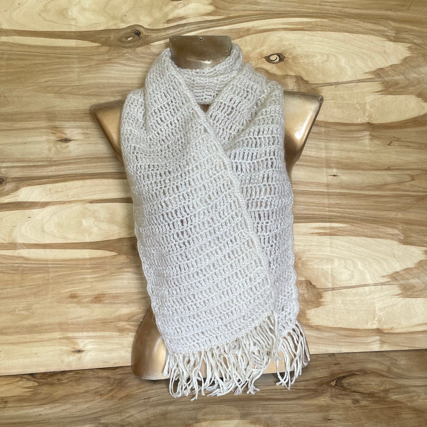  White scarf with fringes (INKL 13)