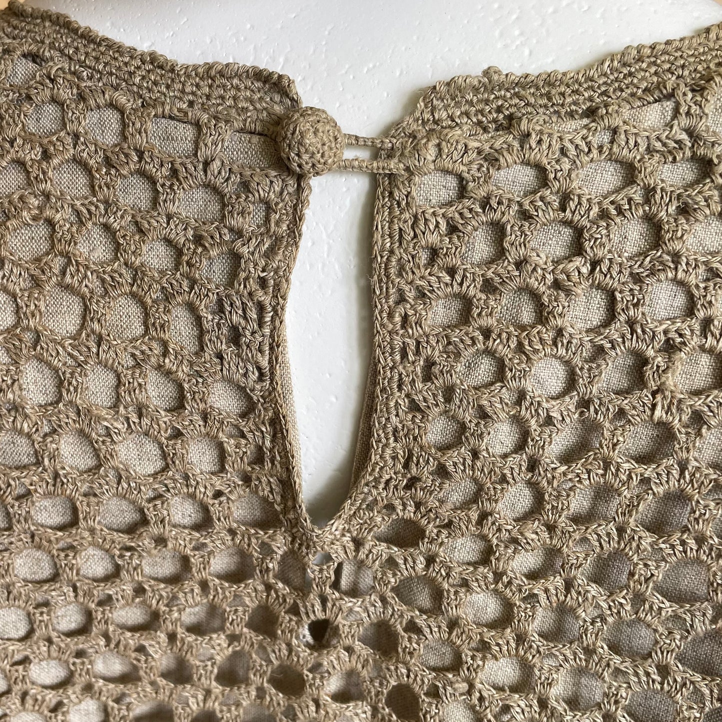 Light brown linen dress (M-L) with crocheted net pattern (INKL 23)