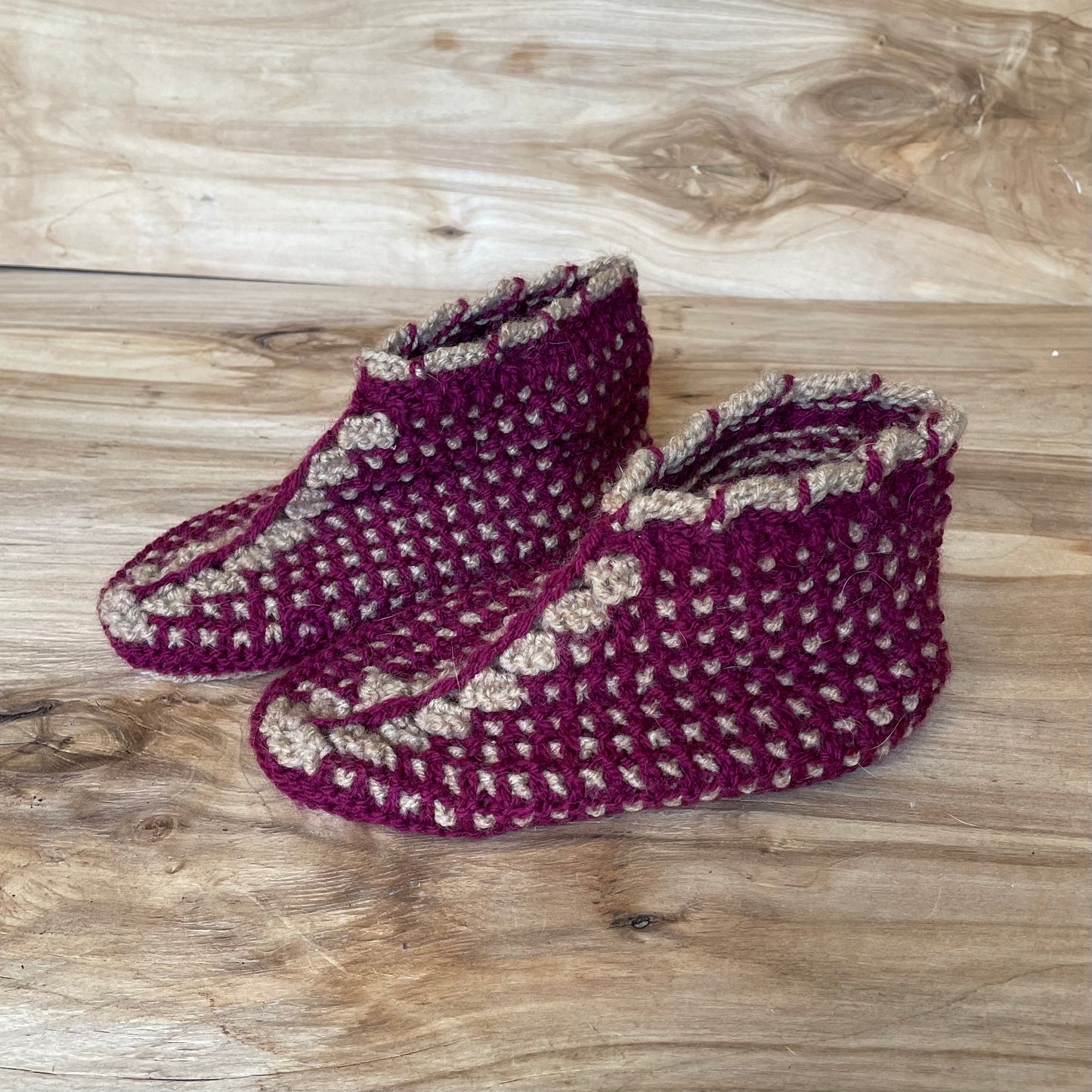 Warm tone purple knitted slippers (size 31-33) with beige elements (INKL 31)