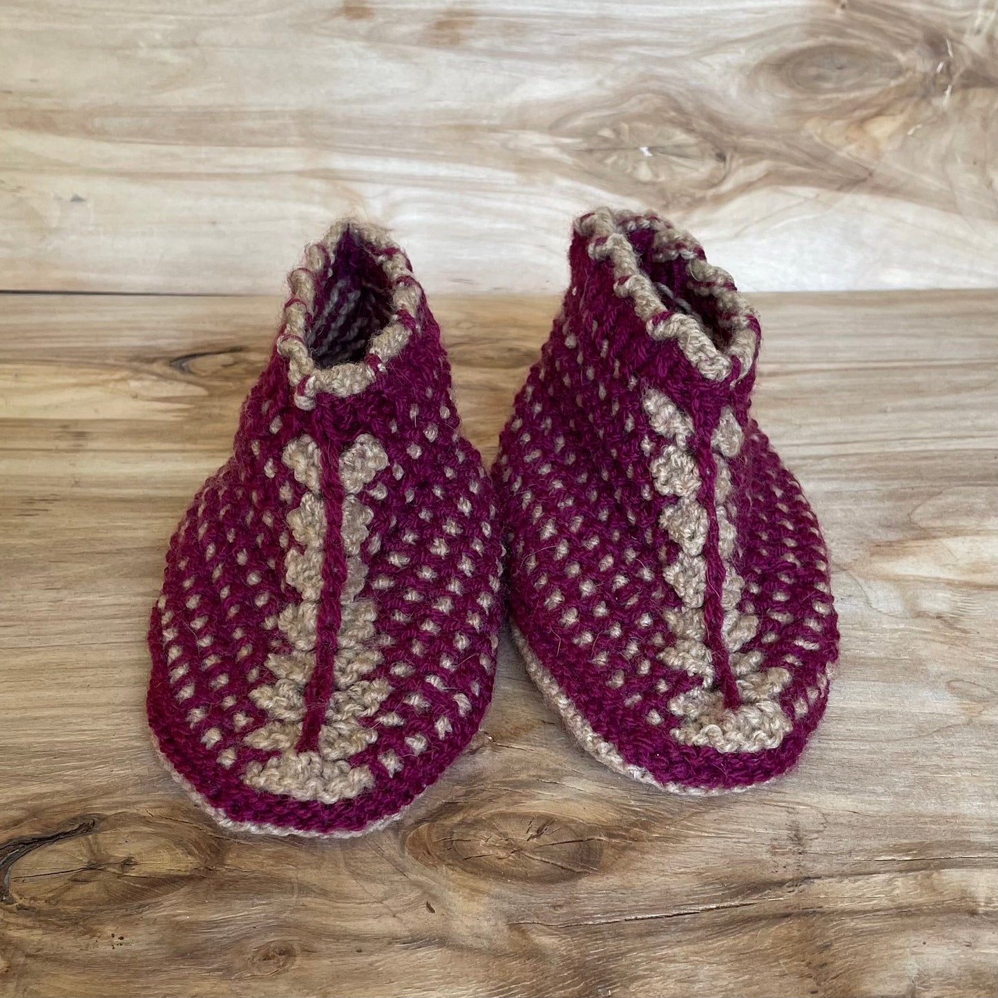 Warm tone purple knitted slippers (size 31-33) with beige elements (INKL 31)