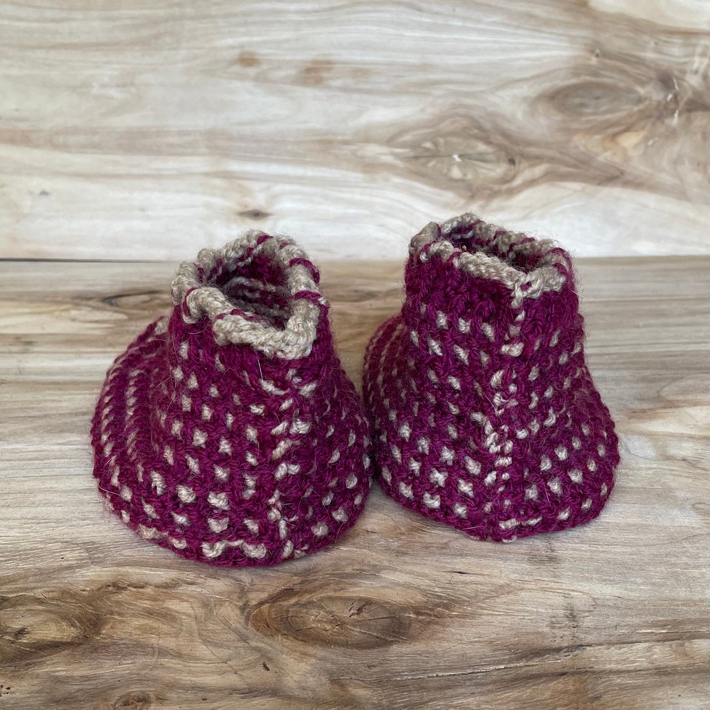 Warm tone purple knitted slippers (size 31-33) with beige elements (INKL 31)