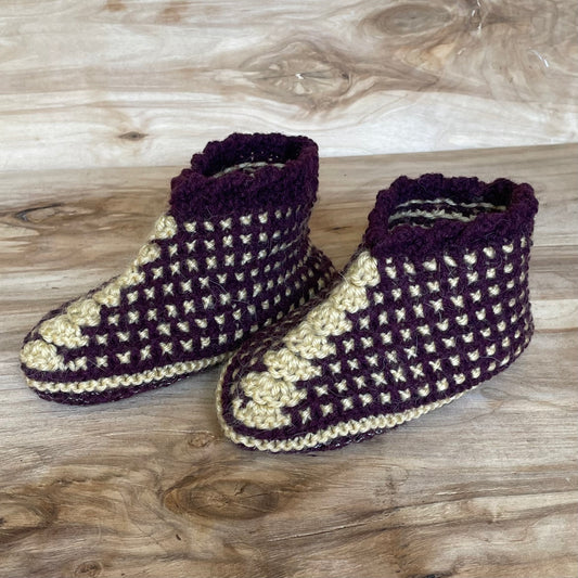 Dark purple knitted slippers (size 28-30) with beige elements (INKL 33)