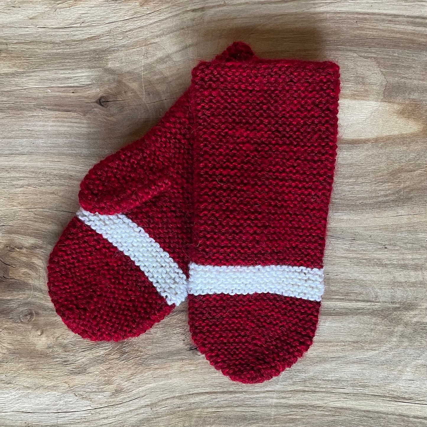 Dark red knitted mittens with white stripe (VEPA 102)