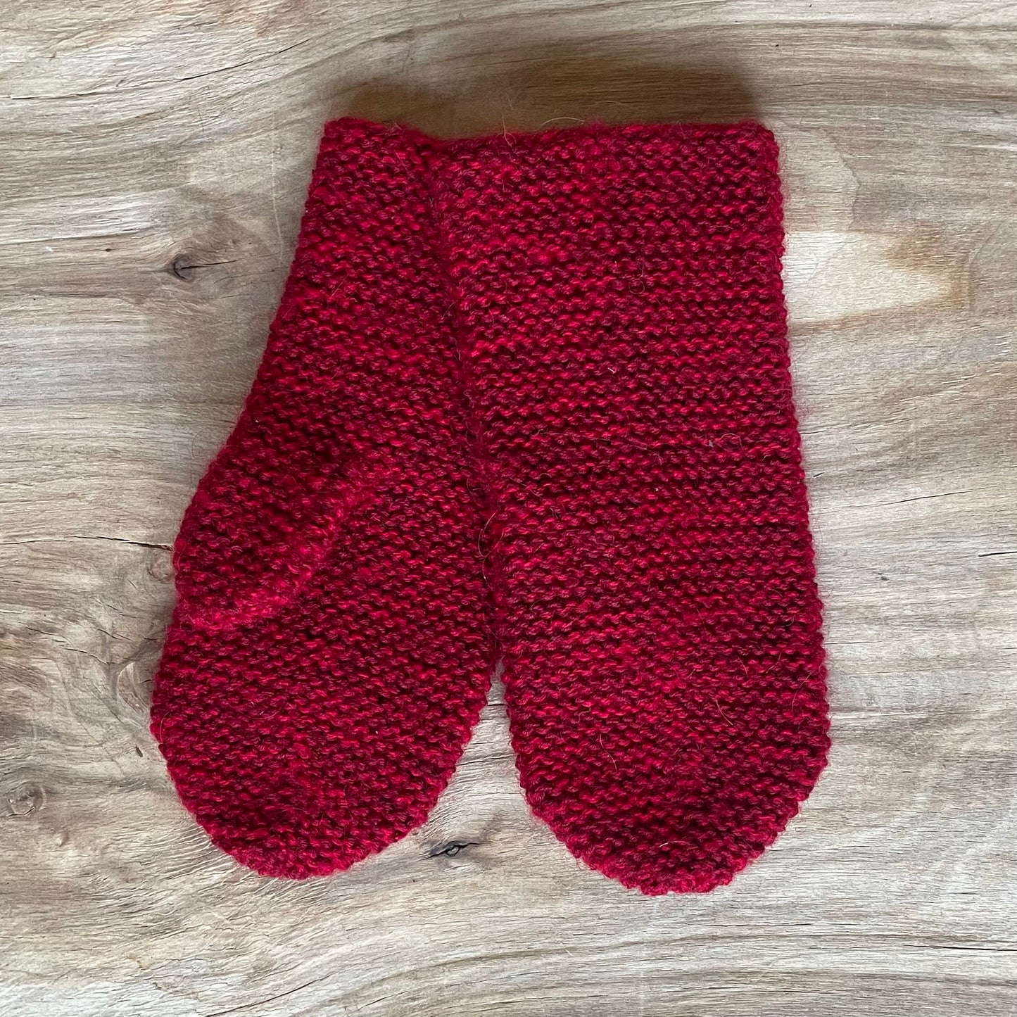 Dark red knitted mittens (VEPA 105)