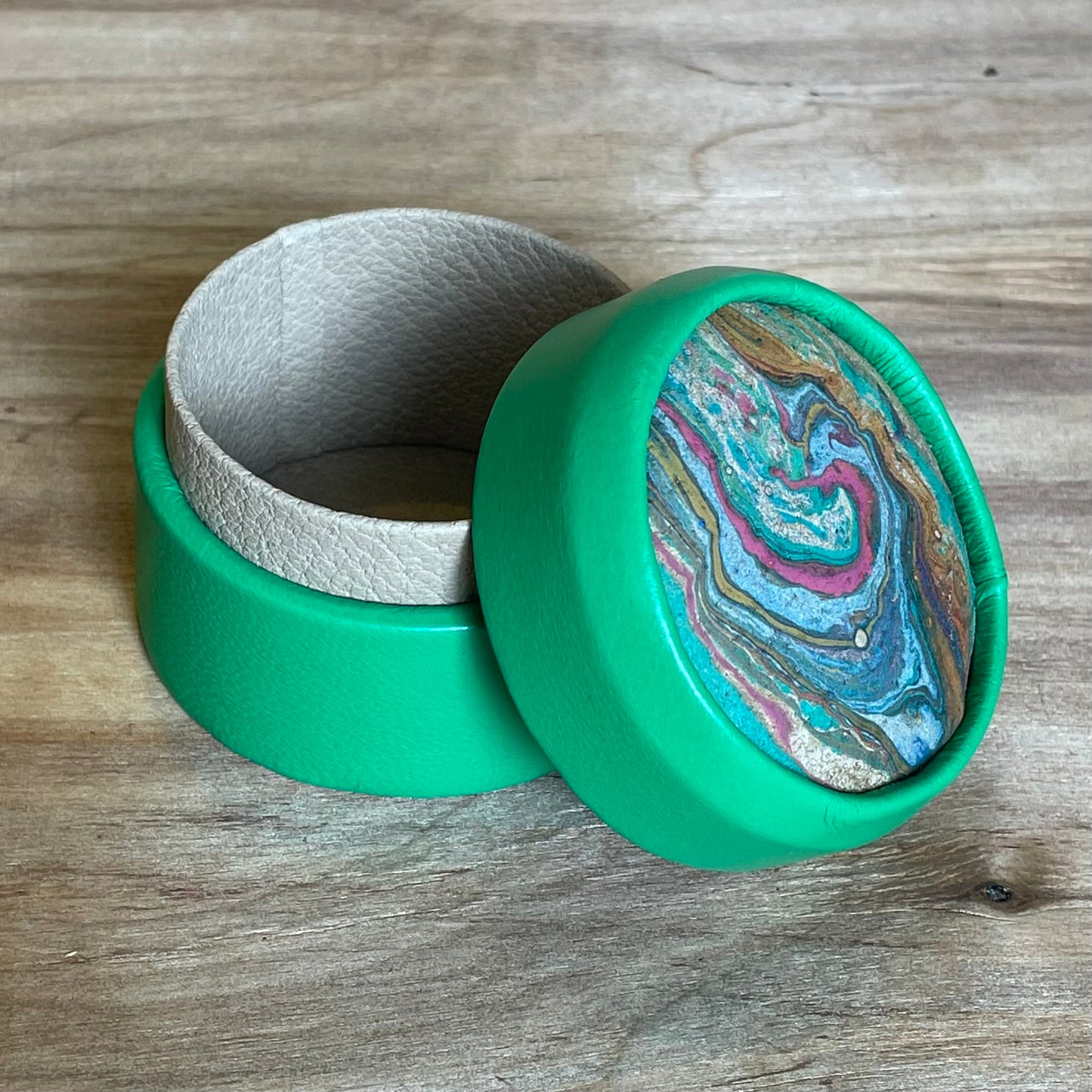 Green leather box with multicolored lid (RARA 130)