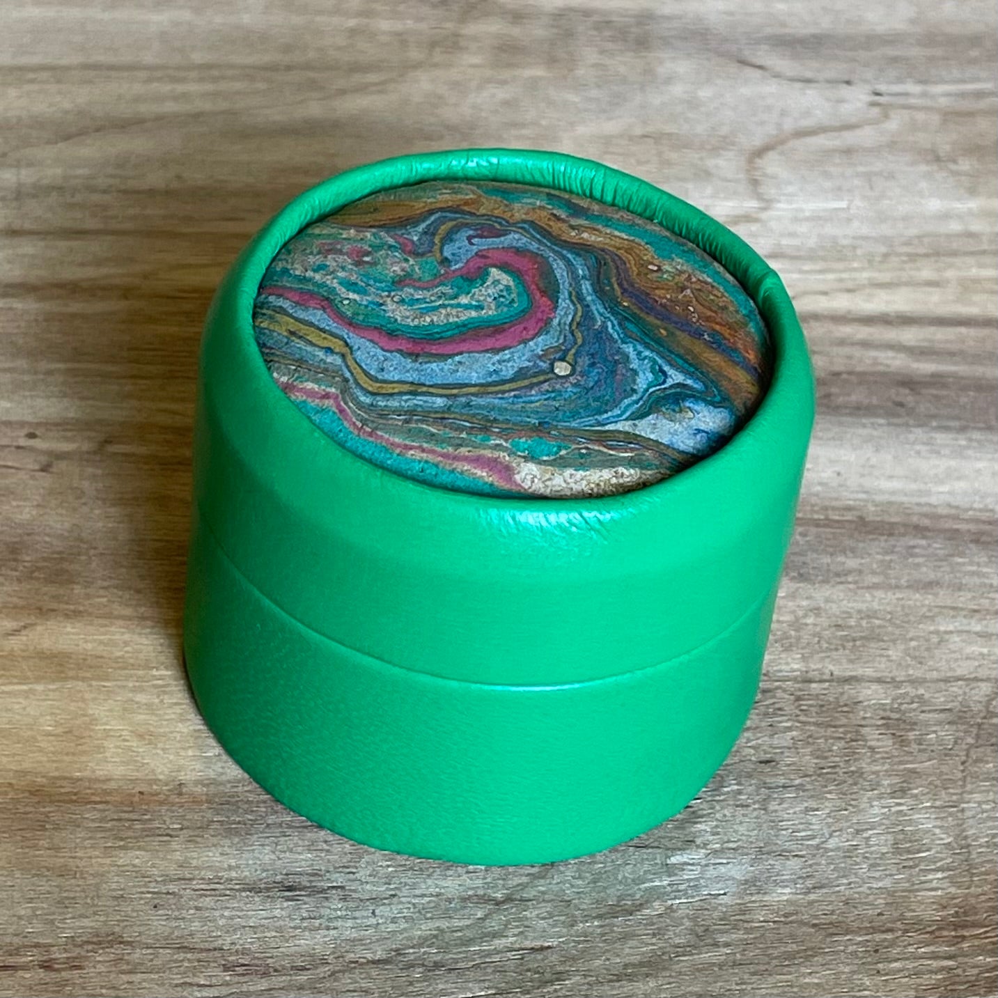 Green leather box with multicolored lid (RARA 130)