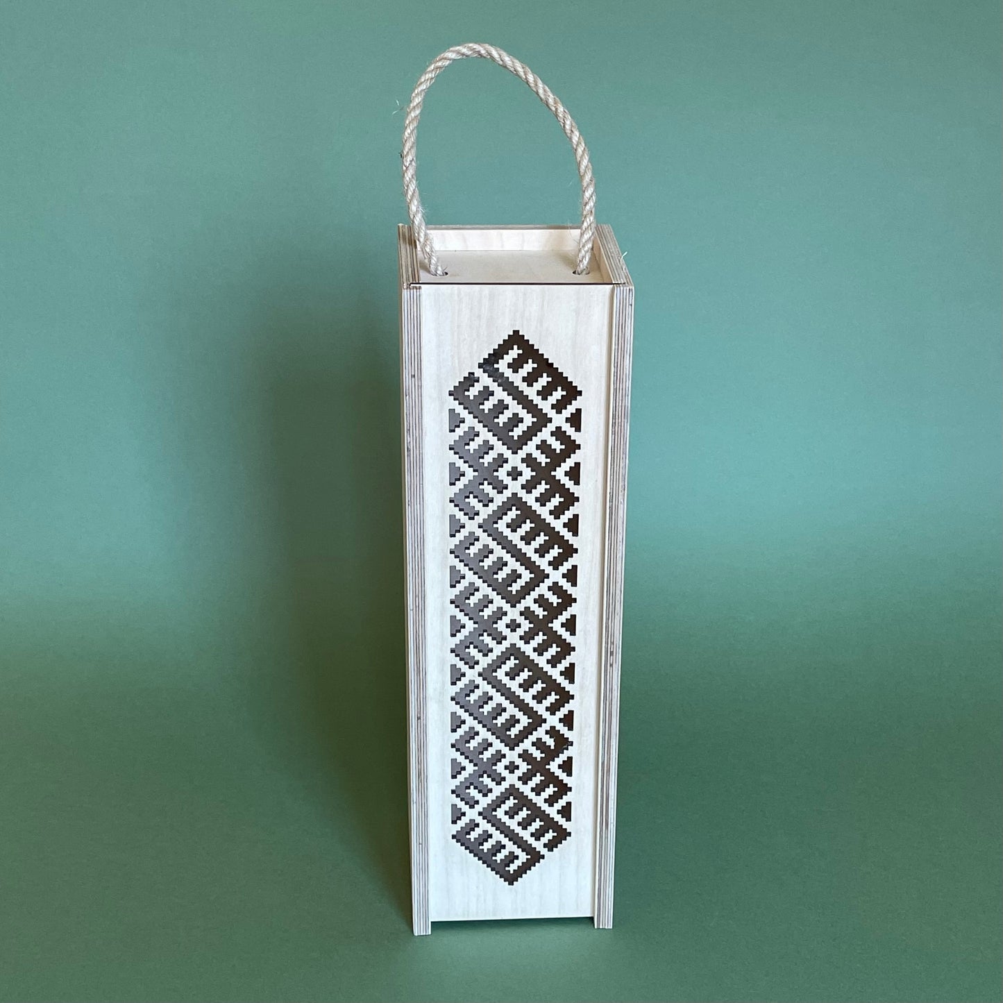 Wine box with Latvian pattern (RAJO 54)